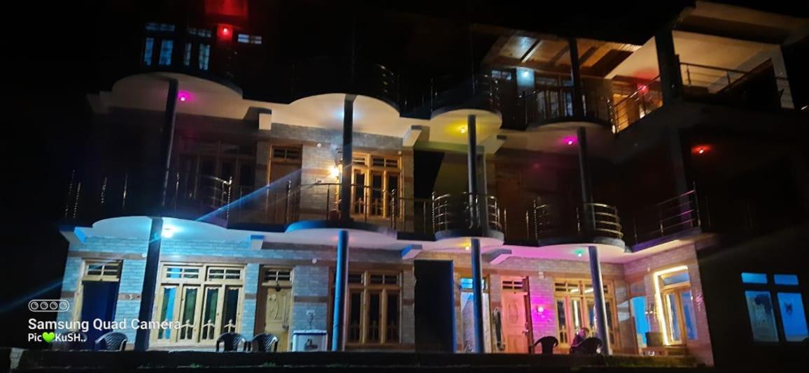 Cafe Kush Hotell Tosh Exteriör bild