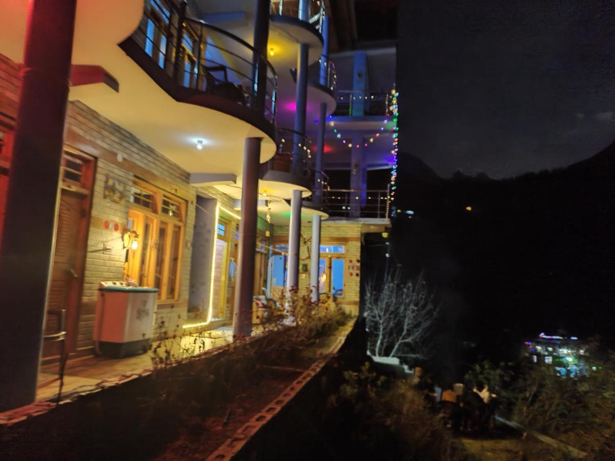 Cafe Kush Hotell Tosh Exteriör bild
